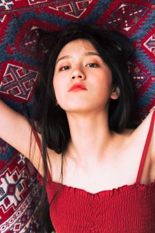 女人大胆张开荫道口